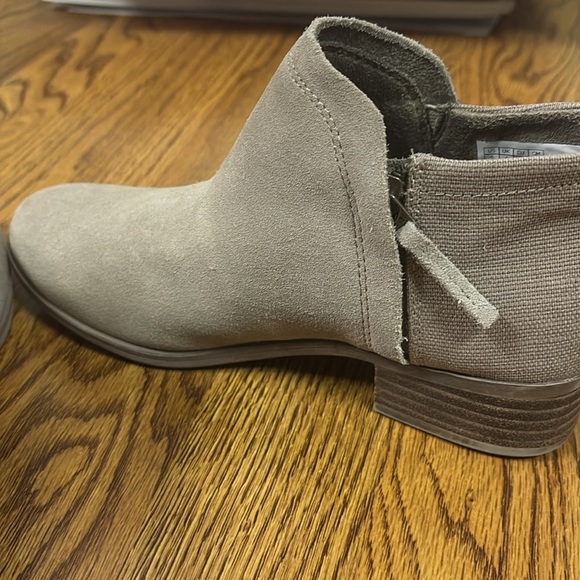 Toms Deia ankle bootie soft suede wool taupe beige block low heel zipper 6 - Picture 9 of 16